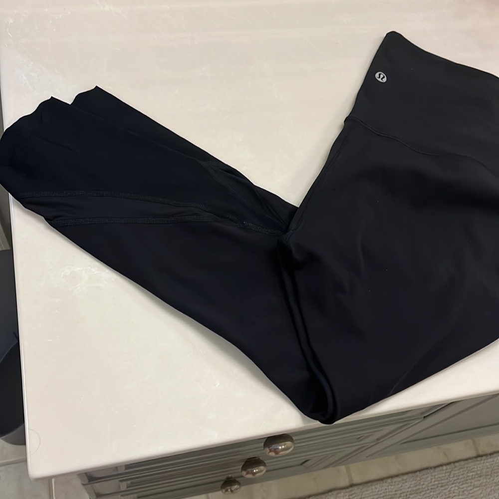 Lululemon Wunder Under scalloped hem 23” Luxtreme